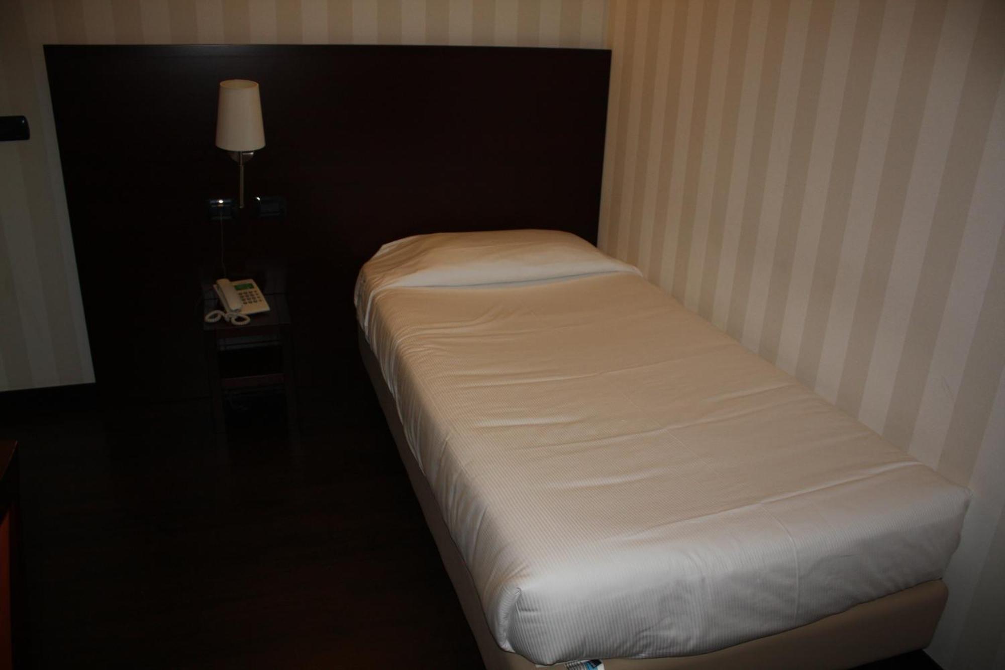 Hotel 2C Legnano Esterno foto