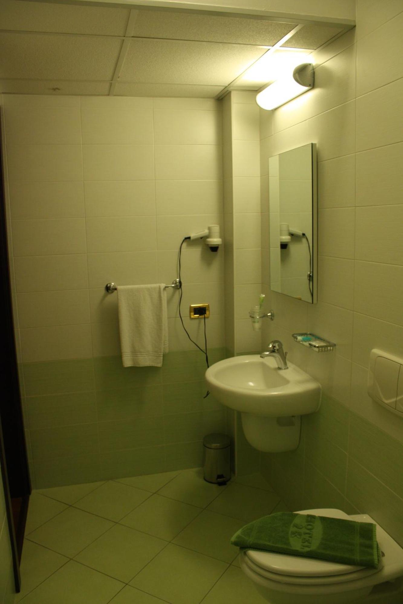 Hotel 2C Legnano Esterno foto