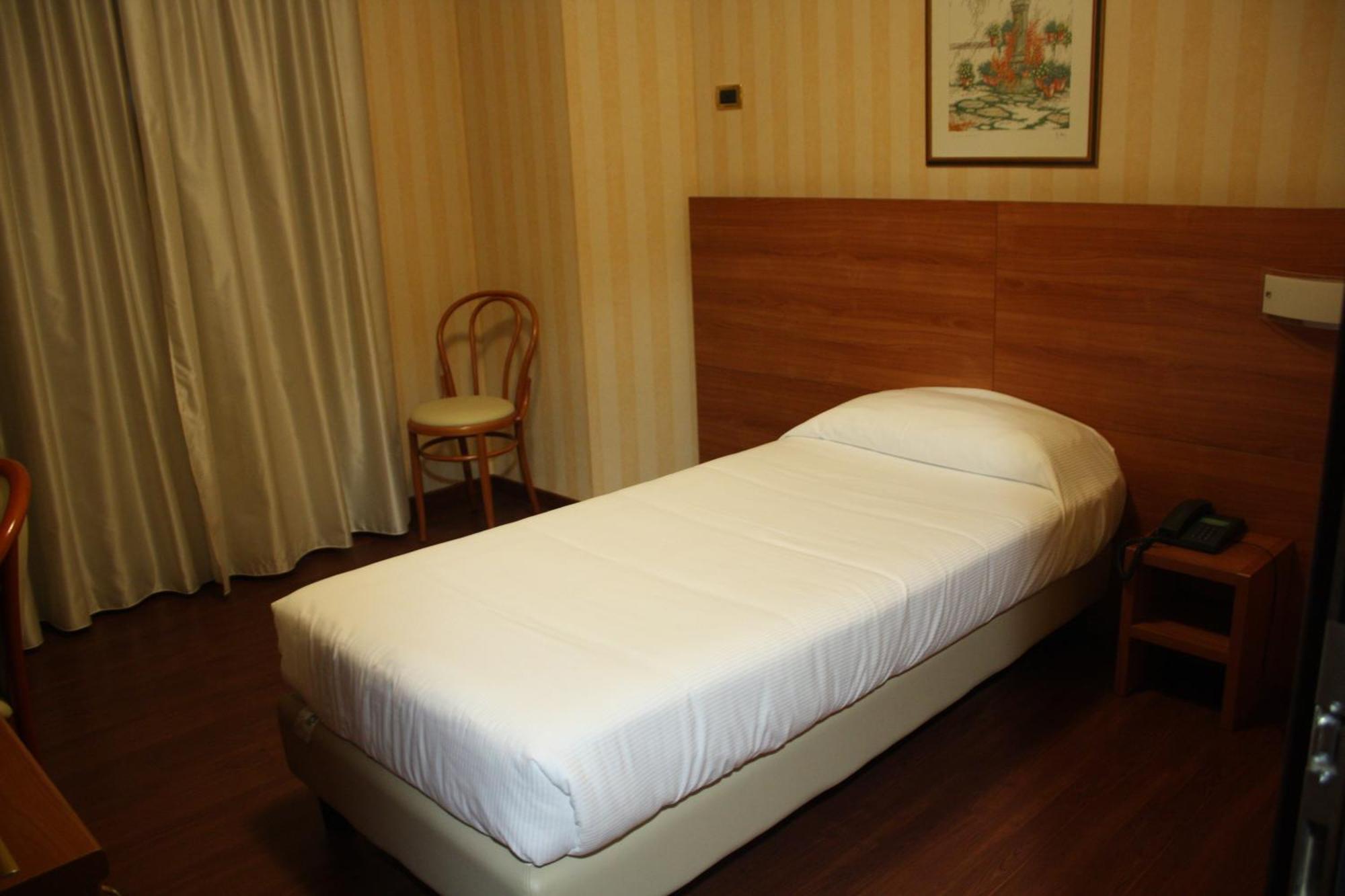 Hotel 2C Legnano Esterno foto