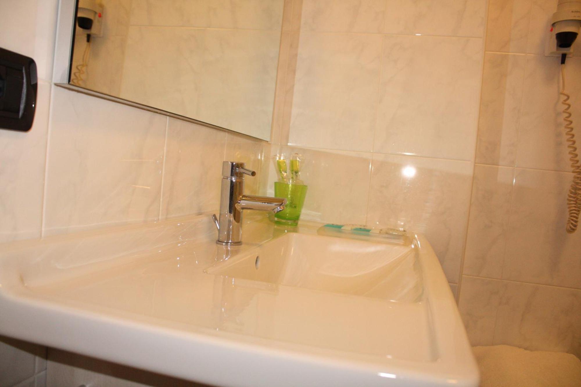 Hotel 2C Legnano Esterno foto
