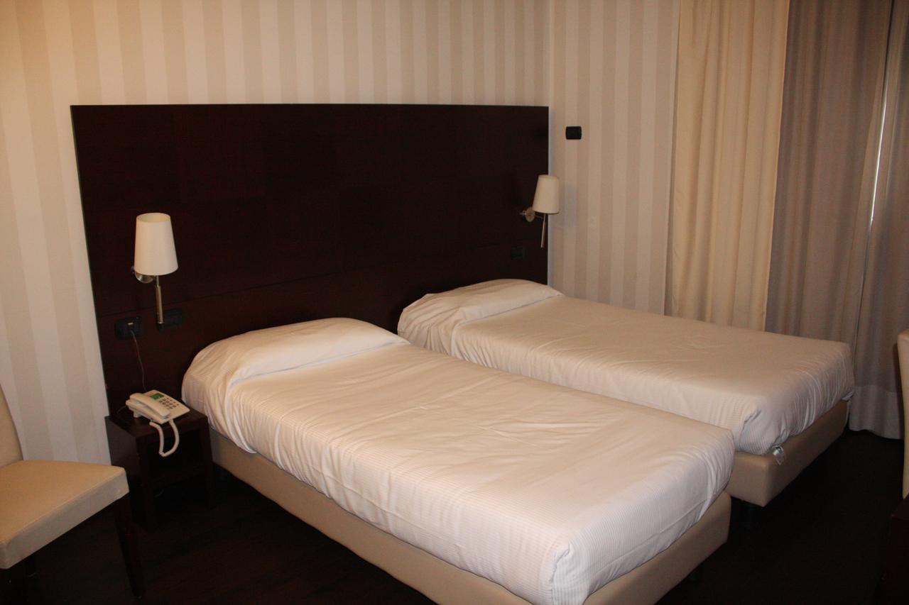 Hotel 2C Legnano Esterno foto