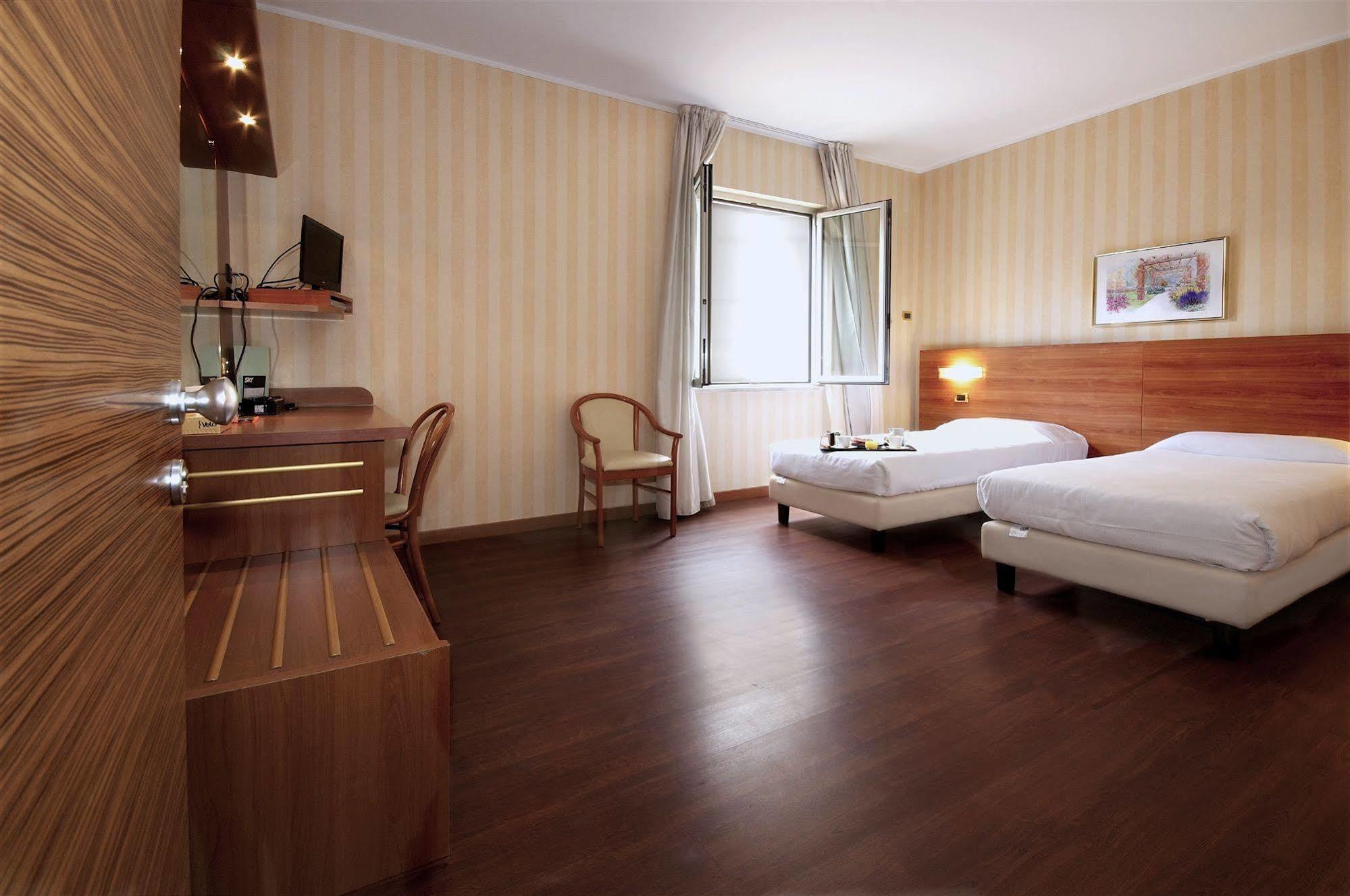 Hotel 2C Legnano Esterno foto
