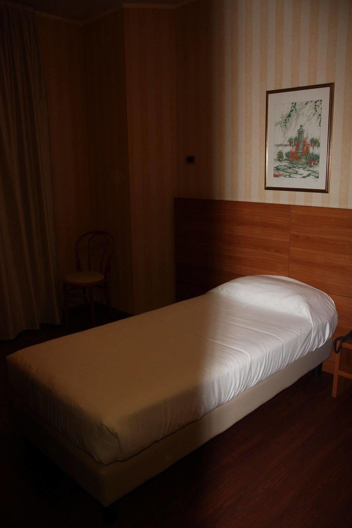 Hotel 2C Legnano Esterno foto