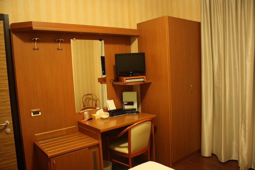 Hotel 2C Legnano Esterno foto