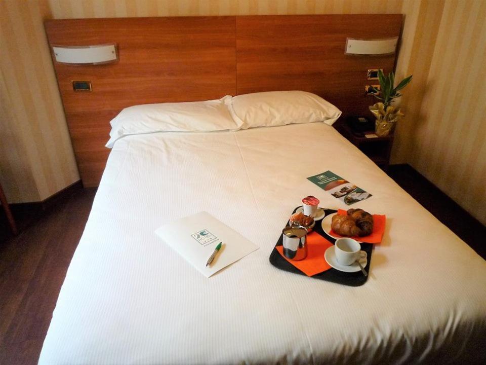 Hotel 2C Legnano Esterno foto